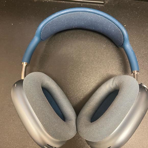 Apple AirPods Pro Max (Blue and Silver) Over-Ear Headphones - Picture 3 of 3